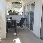 Helena Apartment *