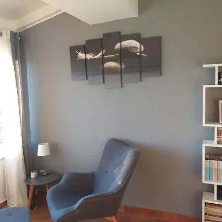 Helena Apartment *